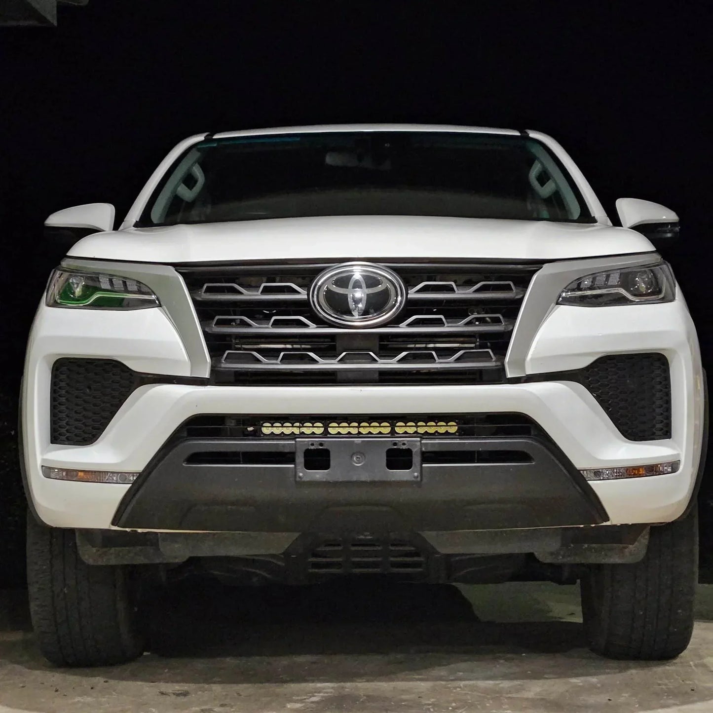 Toyota Fortuner 2018-on Behind Grille Light bar kit Behind Grille Integration Kit