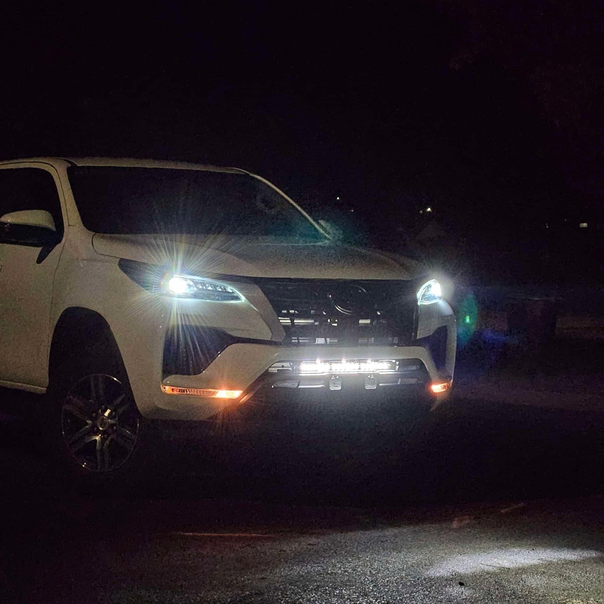 Toyota Fortuner 2018-on Behind Grille Light bar kit Behind Grille Integration Kit